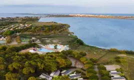 La magnifique vue aérienne du camping Siblu Villages Le Lac des Rêves