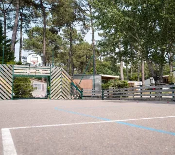 Terrain multisport du camping Siblu Villages Les Embruns