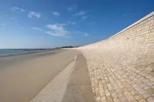 Se promener sur les digues de Marennes