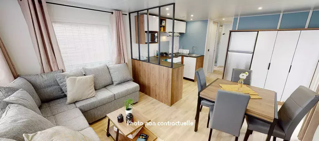 Salon d'un hébergement au camping Siblu Les Embruns