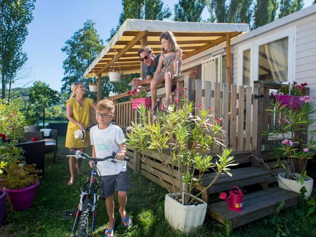 Les magnifiques mobilhomes du camping Siblu Villages Les Rives de Condrieu 3